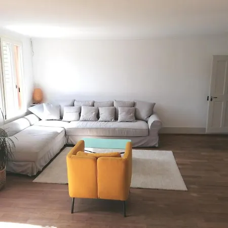 Grosse Charmante Erlach